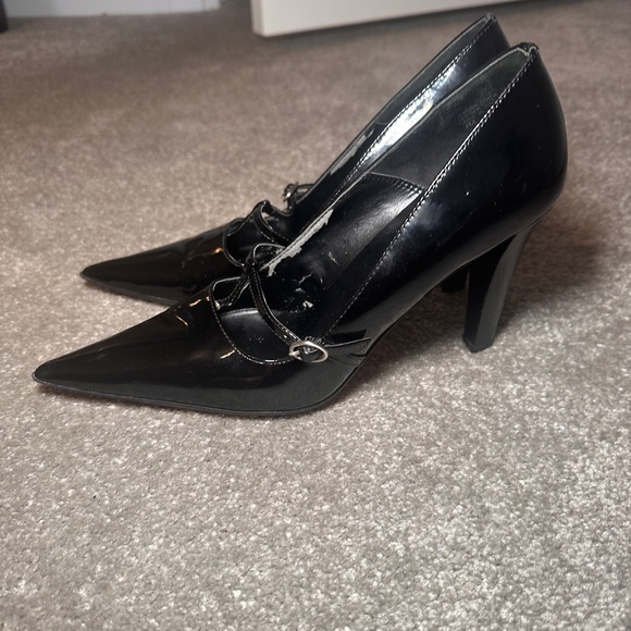 Gorgeous black heels super on trend for fall and winter - Picture 2 of 3